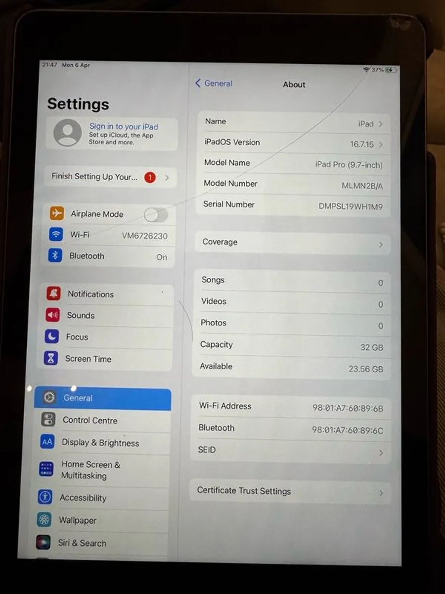 iPad Pro 9.7 inch  32GB Working Perfectly Read Description - Image 2
