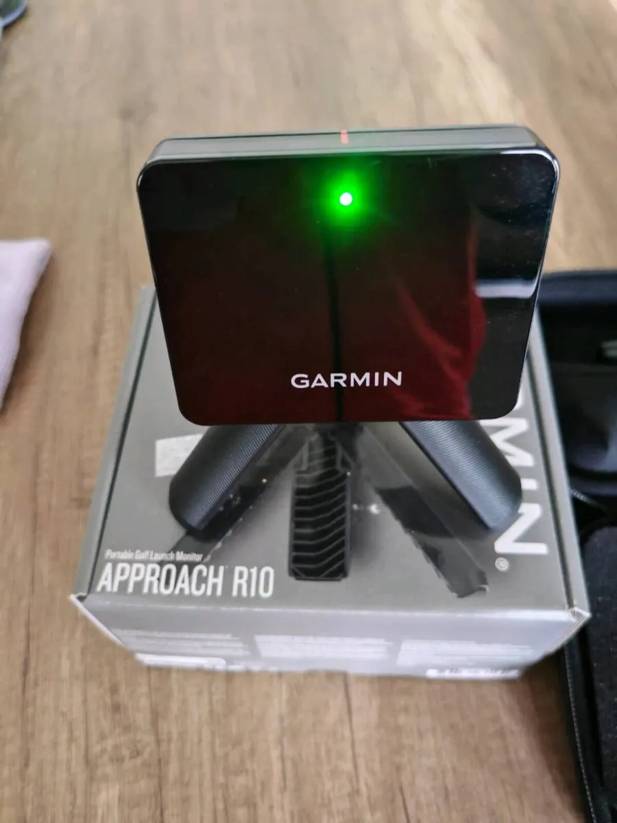 Garmin R10 Launch Monitor - Image 1