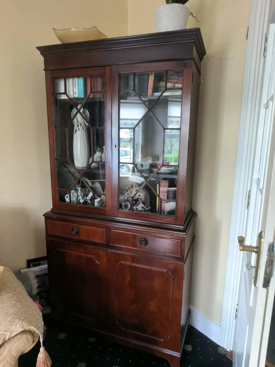 Display Cabinet - Image 1