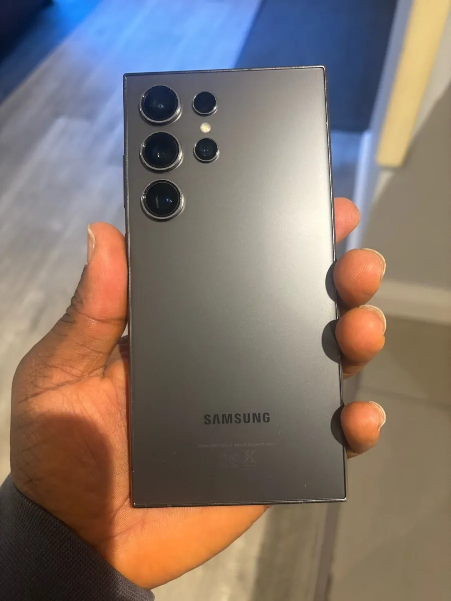 Samsung Ultra 24 - Image 4