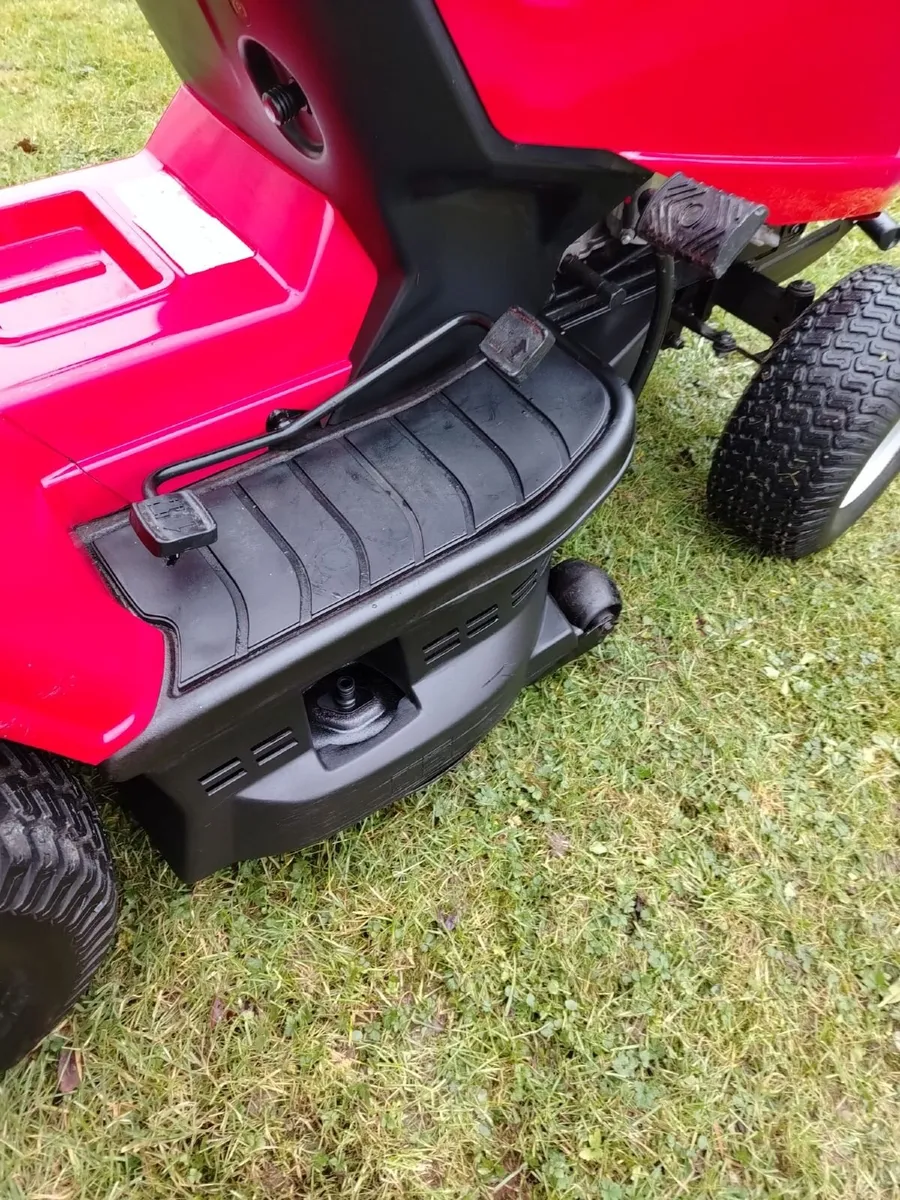 Mountfield ride on lawnmower - Image 2