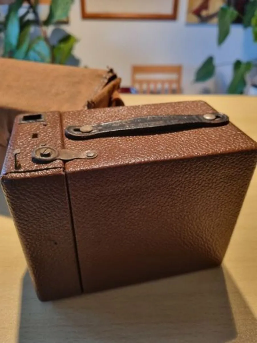 Kodak, Portrait Hawkeye No.2 Box Camera - Image 2