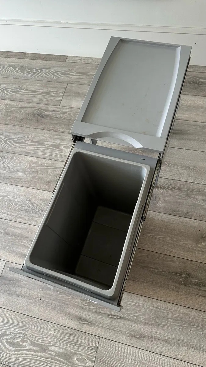 Fitted Hailo Kitchen Bin 40L - Image 3