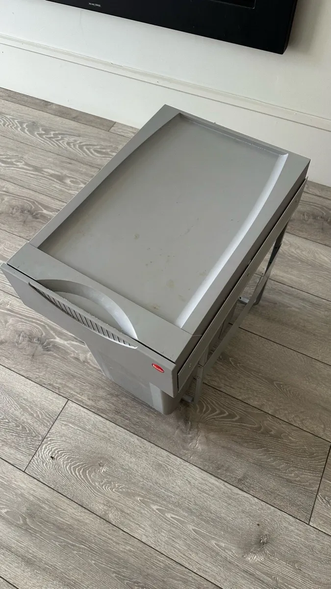 Fitted Hailo Kitchen Bin 40L - Image 4