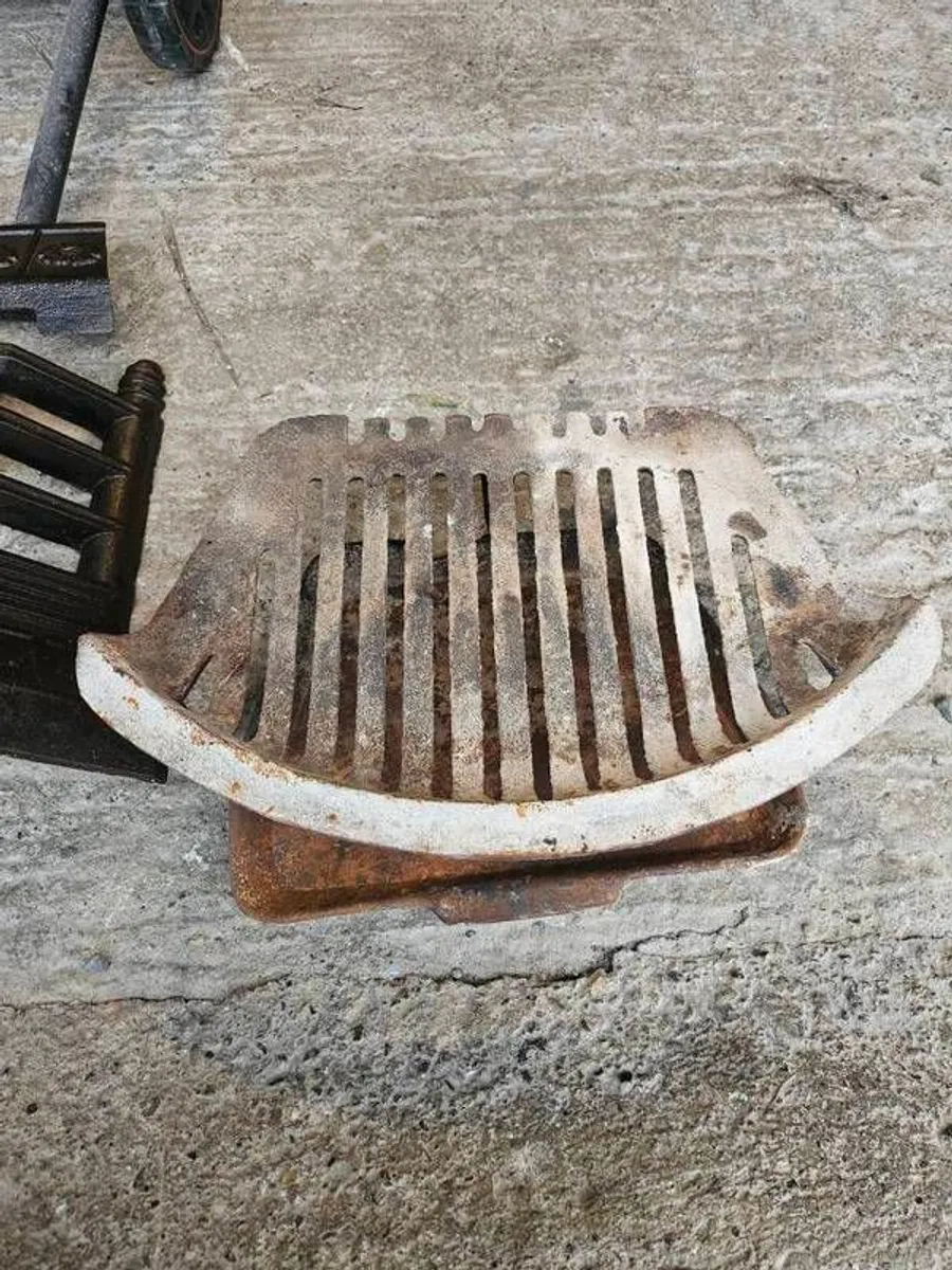 Fireplace fire front, grate and ash pan - Image 3