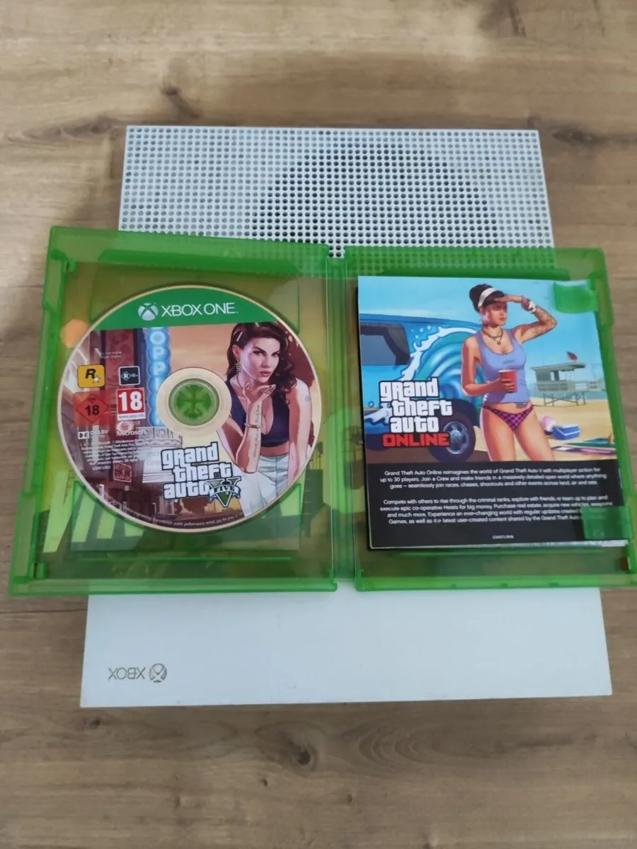 Xbox One S 1Tb + Rgb Controller + GTA V - Image 4