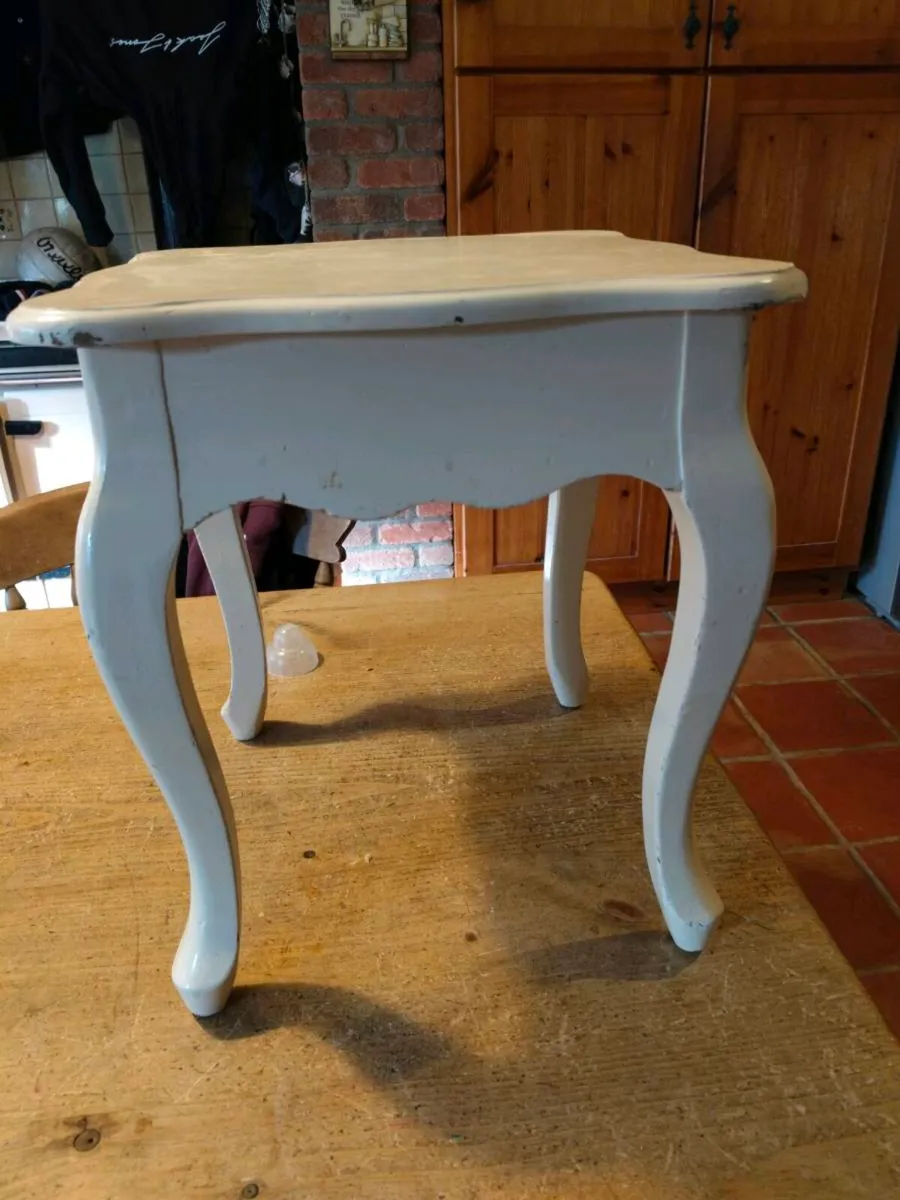 ornate white piece side Table - Image 2