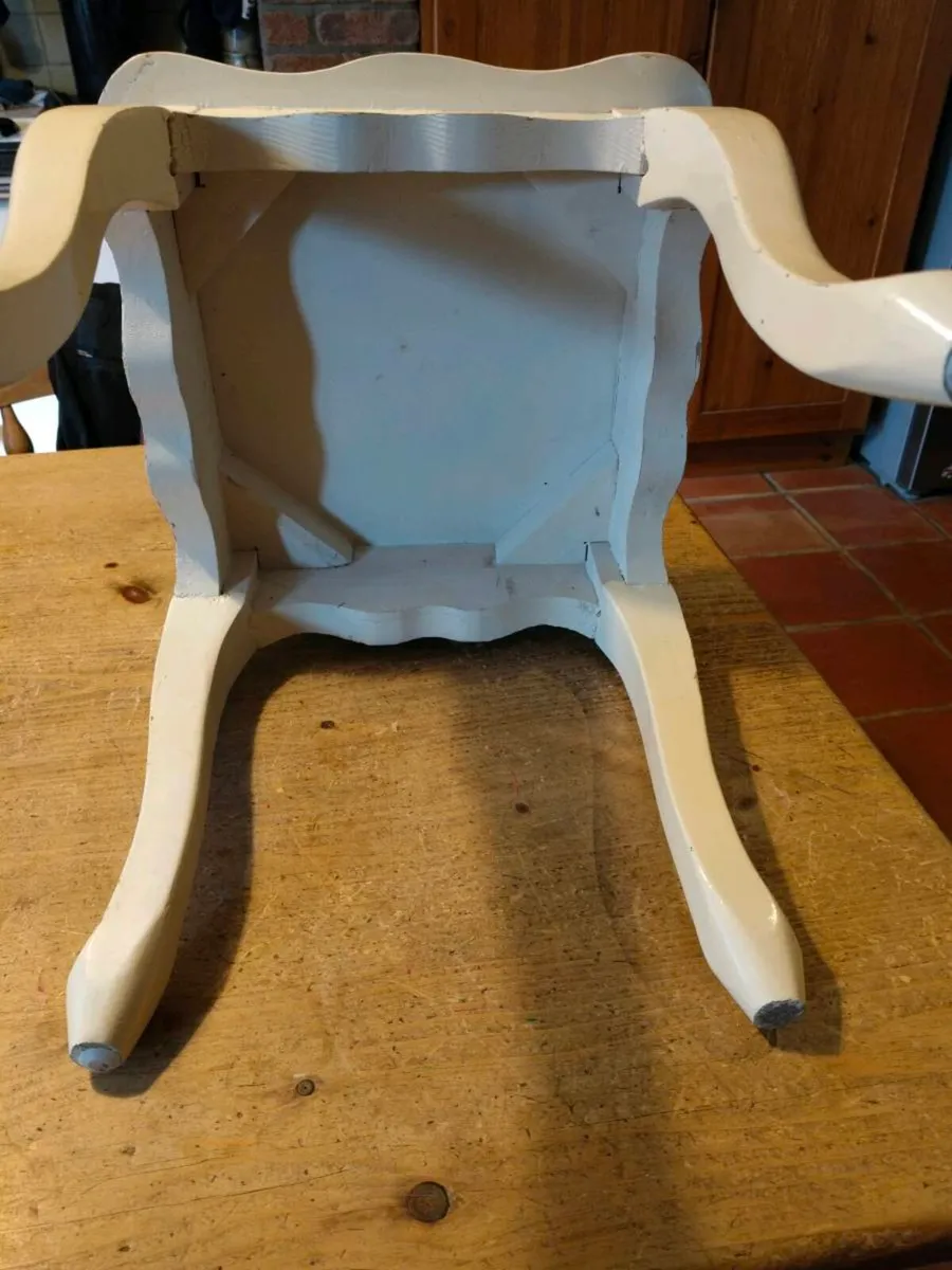 ornate white piece side Table - Image 4