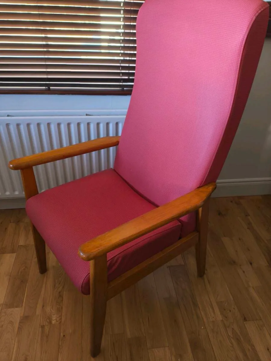 Chair for elderly person like new 75 - Image 4