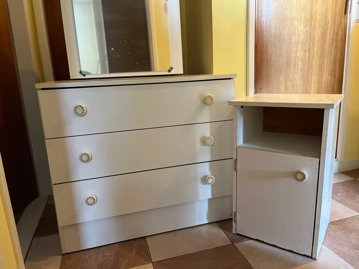 Dressing table - Image 1