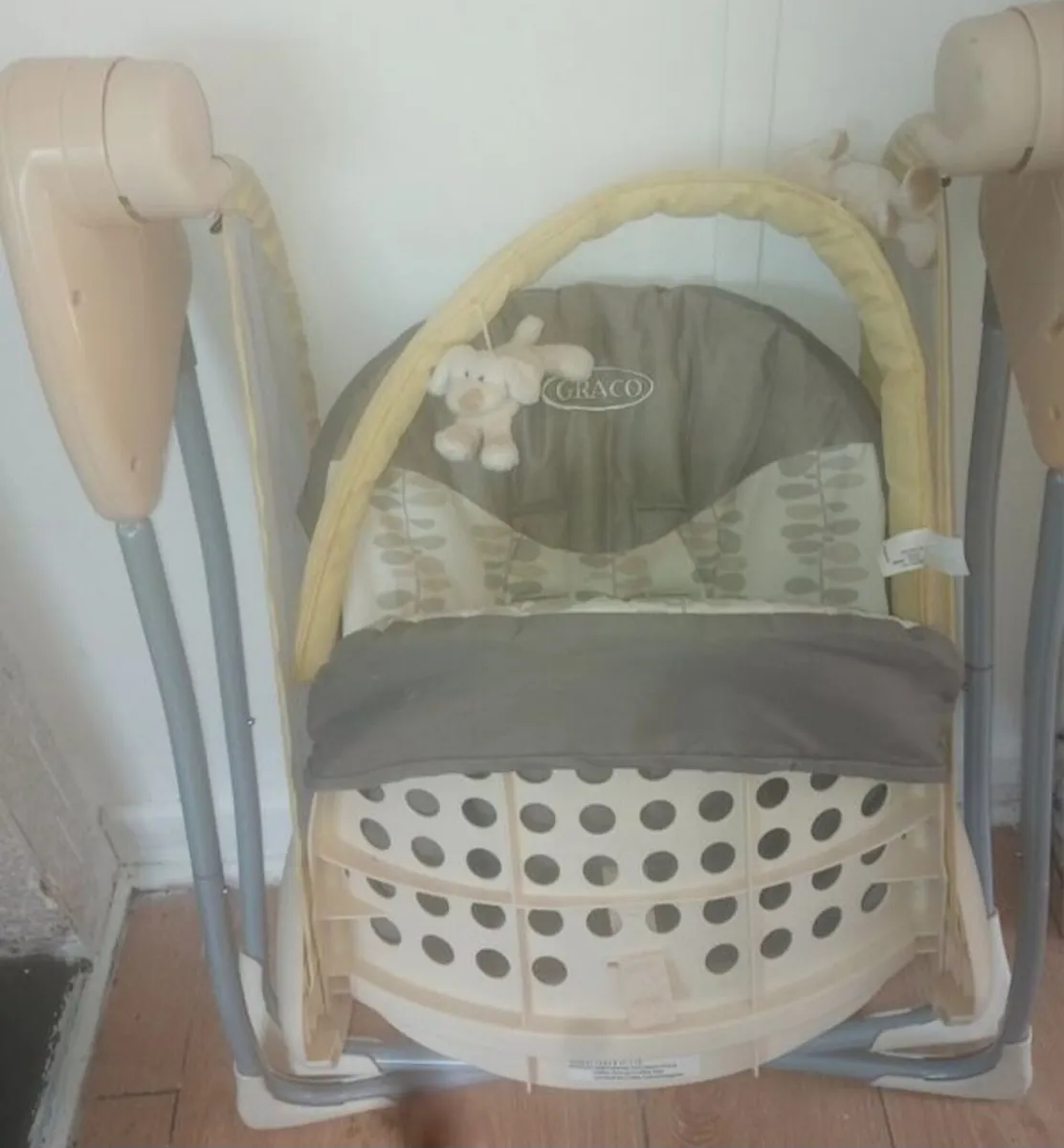 Nursery  feeding chairs bedside crib swing - Image 3