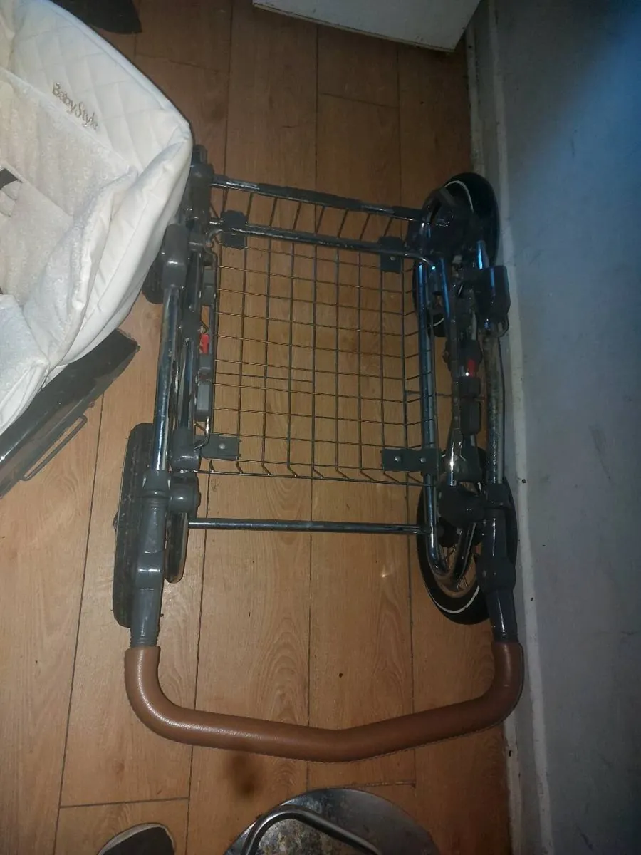 Vintage pram buggy - Image 2