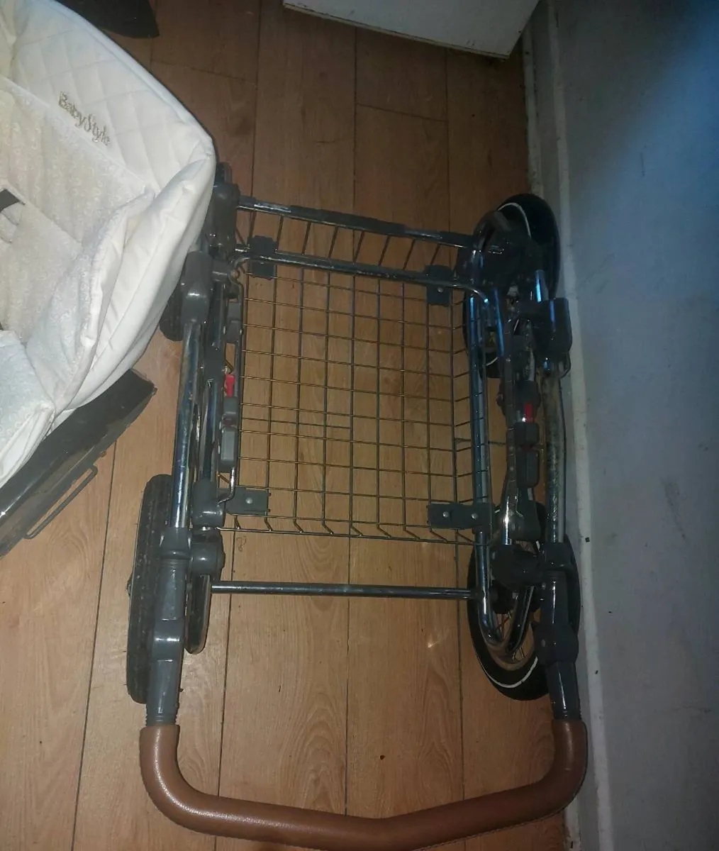Vintage pram buggy - Image 4