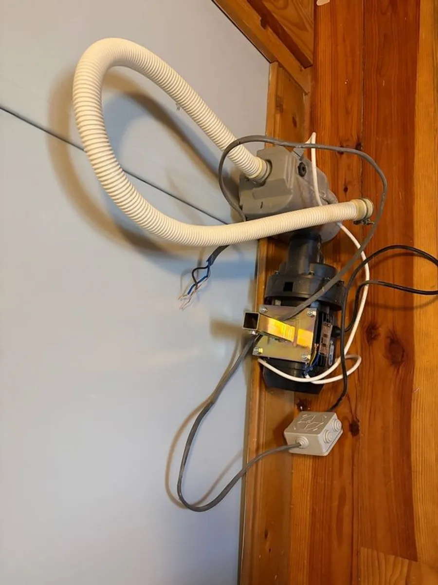 Corner jacuzzi bath - Image 4