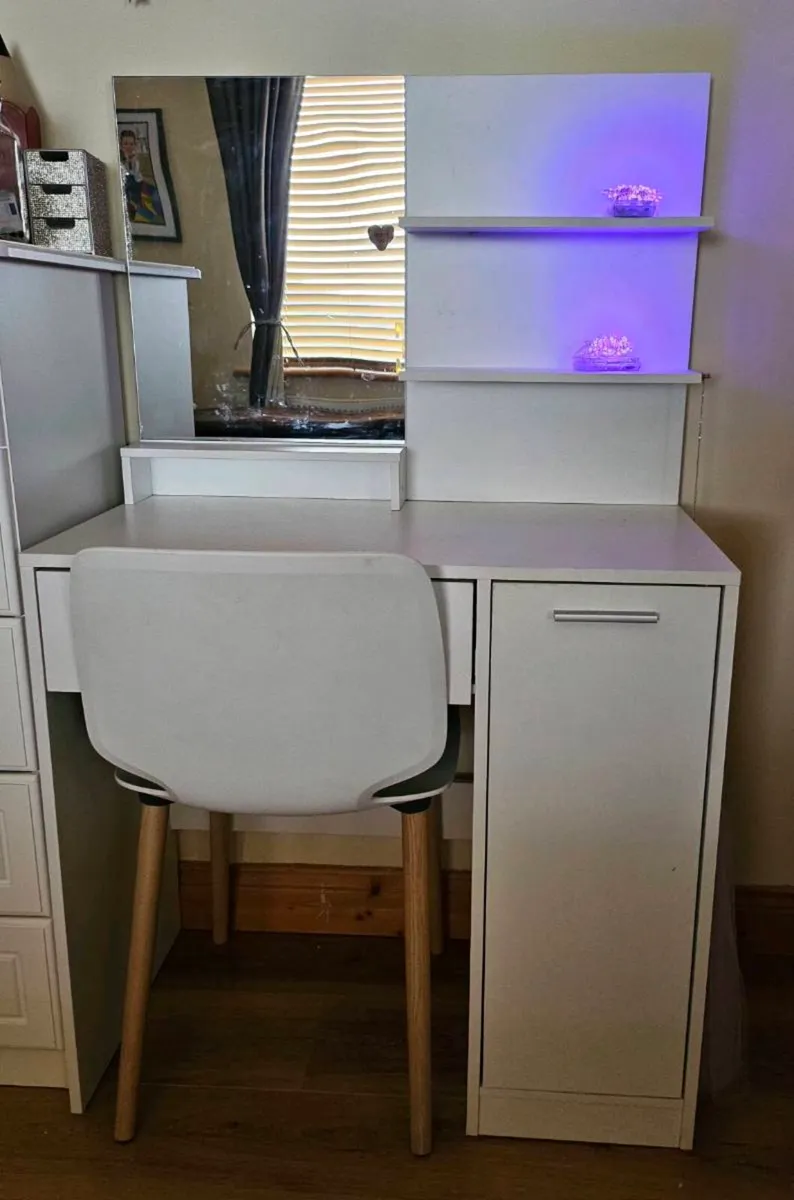 Free Girls dresser - Image 1