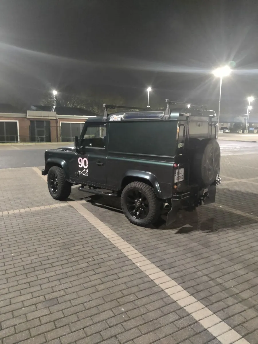 Land Rover Defender 2014 - Image 2