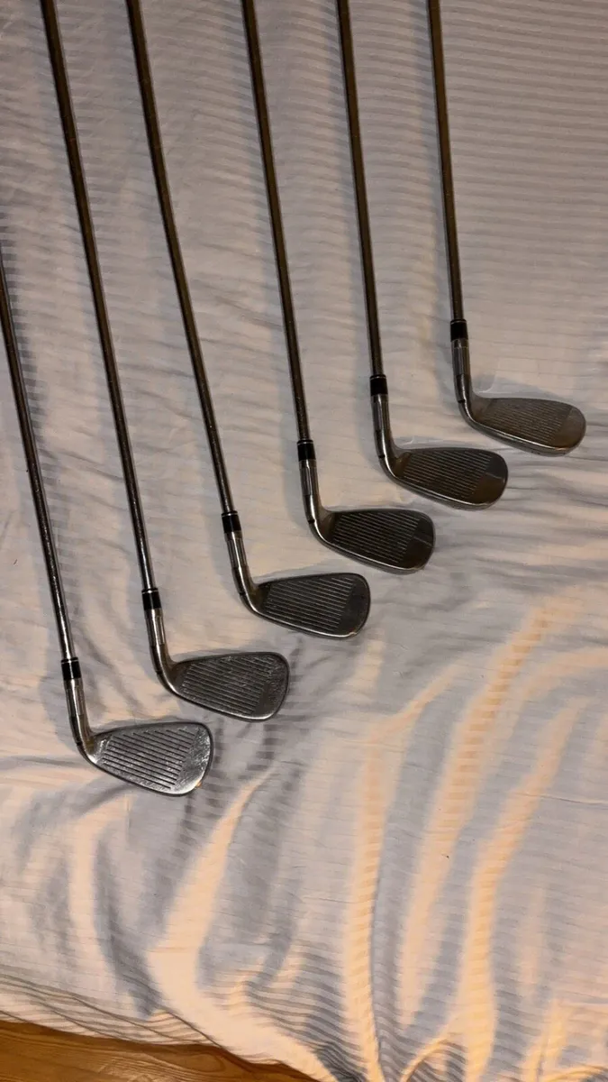 5-PW TaylorMade m6 irons left handed. - Image 1