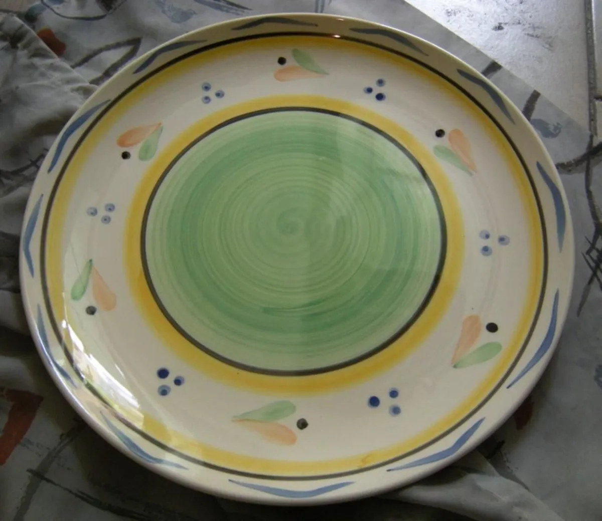 Kitchen Dinner Colored Plates Lot of 14 - 10" wide - Image 1