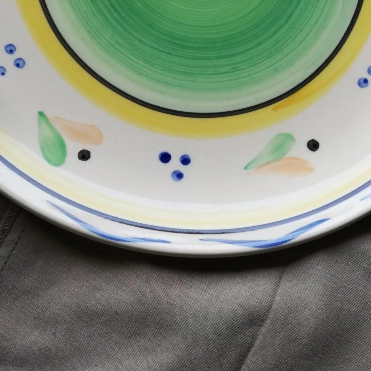 Kitchen Dinner Colored Plates Lot of 14 - 10" wide - Image 3