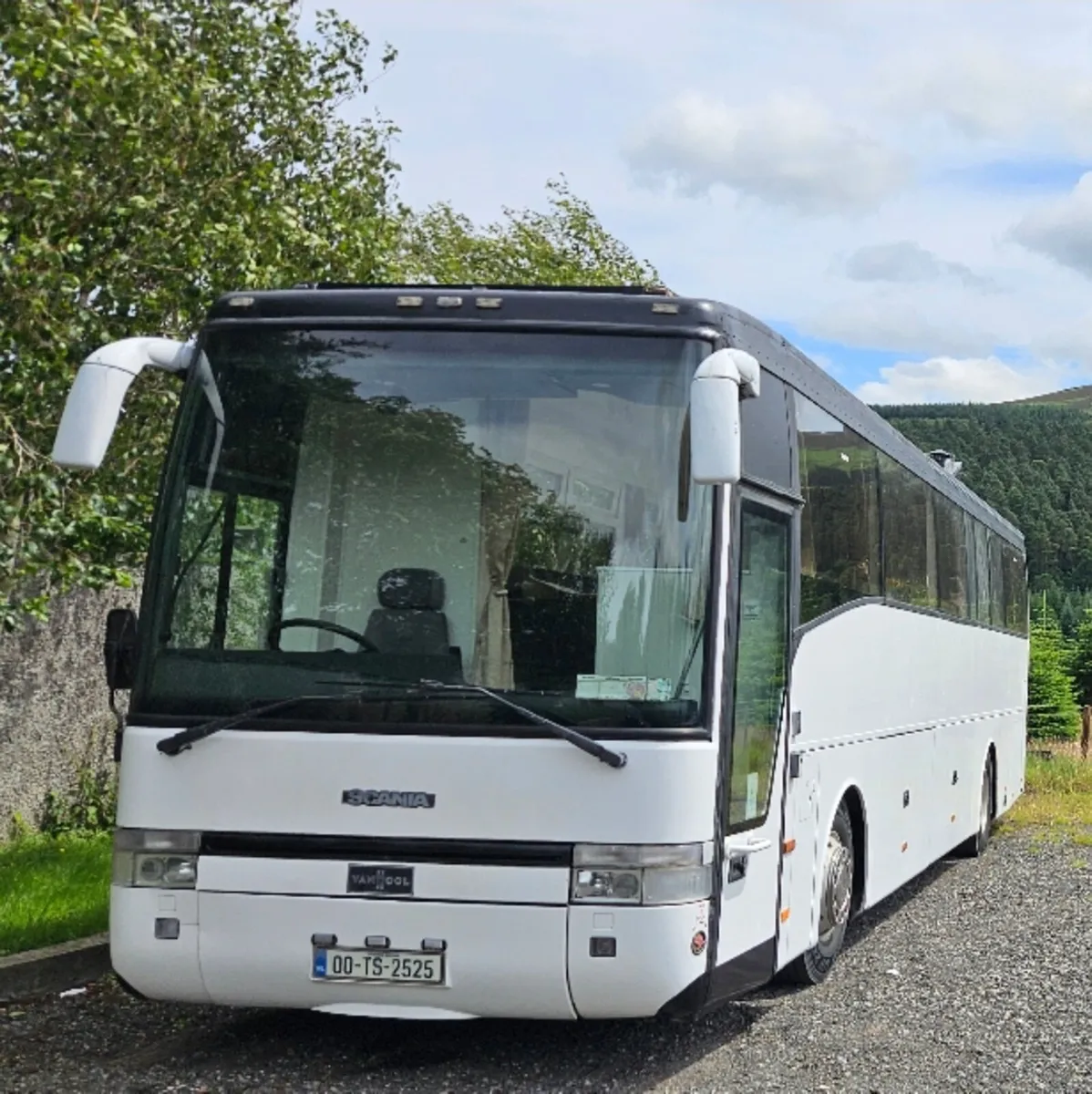 Newly Converted Luxury Coach

  - Image 1