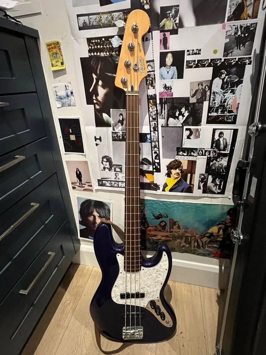 90s fretless fender jazz bass - Image 1