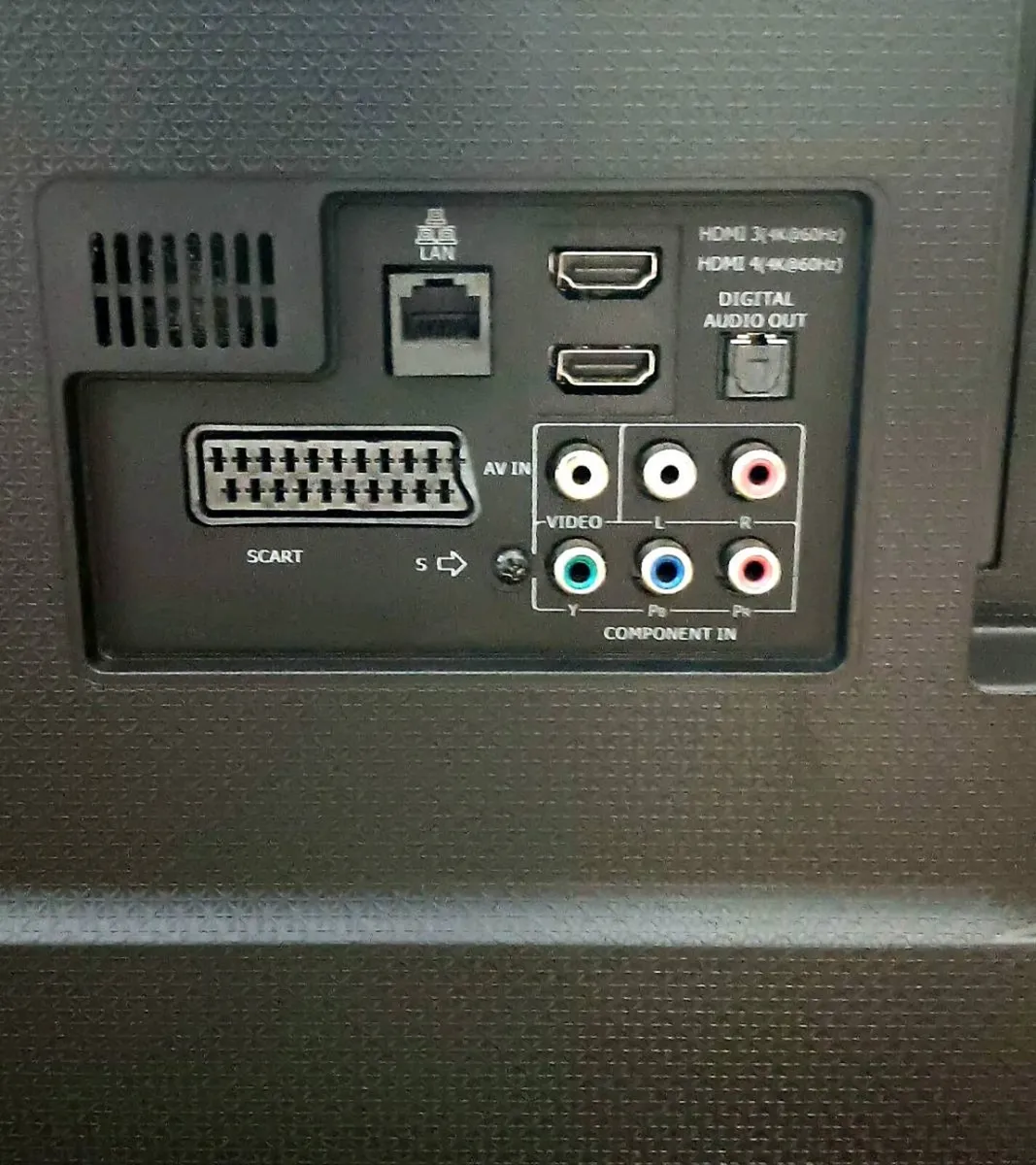 Smart Hisense 50" tv - Image 4