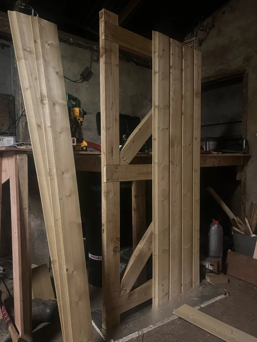 Timber side gates - Image 2