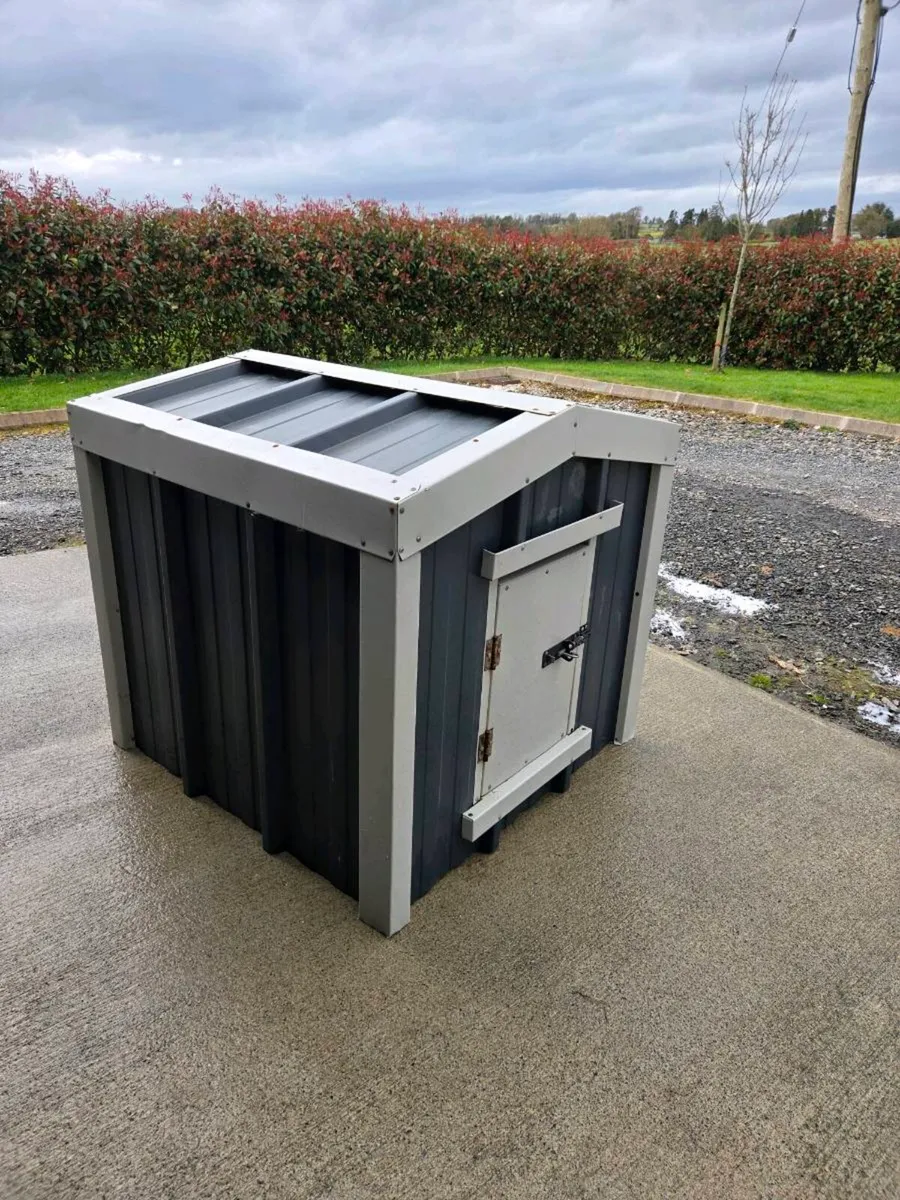 Large Insulated Dog Kennel - Image 1