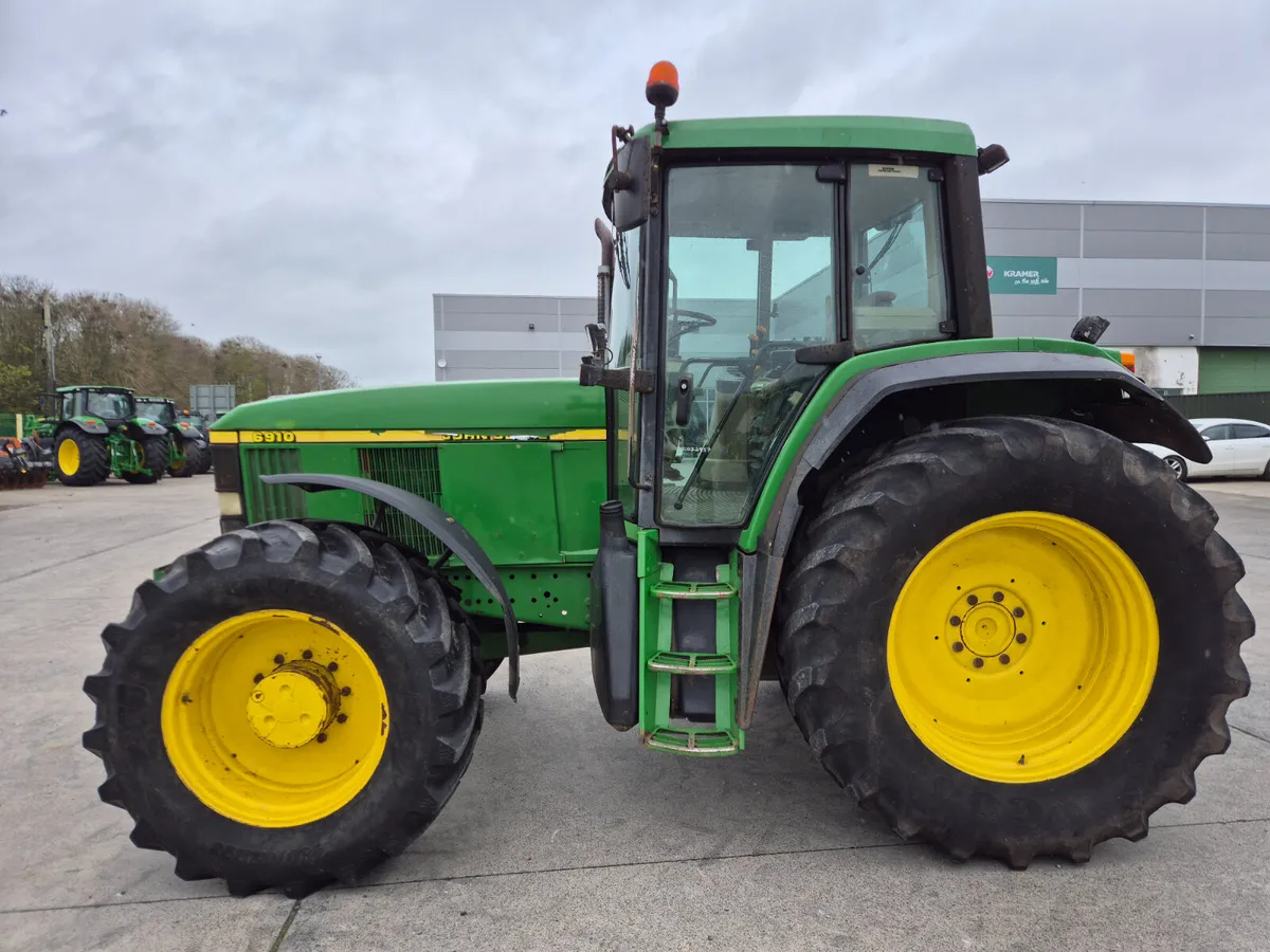 John Deere 6910 2001 - Image 3