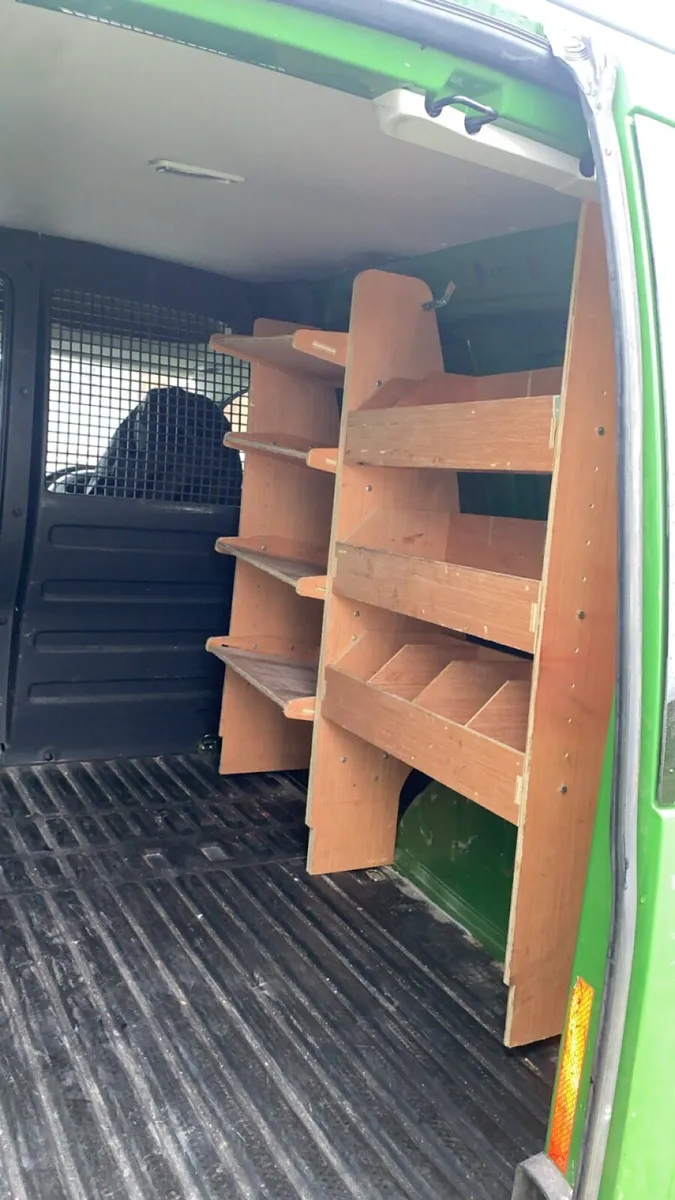 Volskwagen Caddy 2011 - Image 4