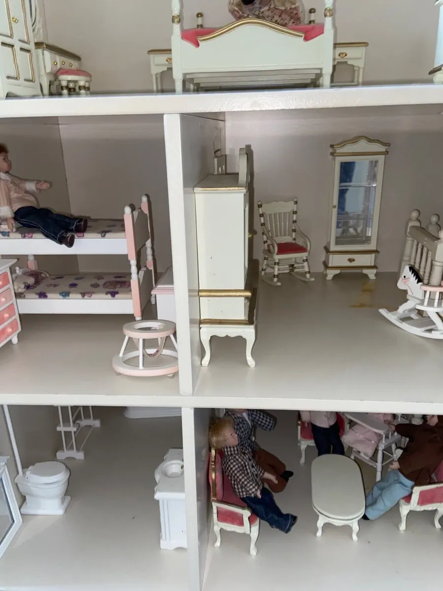Doll house - Image 4