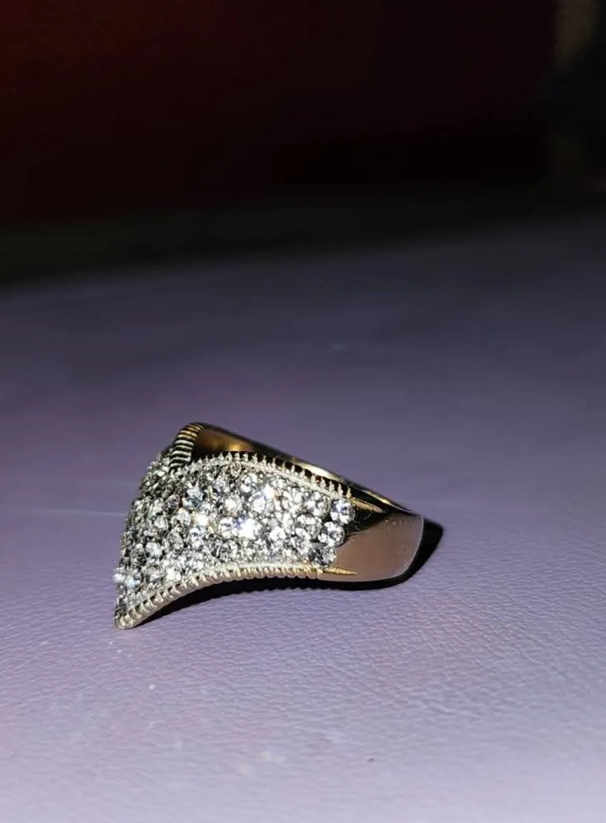 Beautiful Dress Ring - Image 2