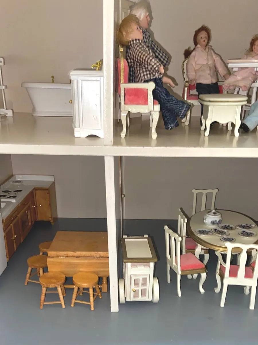 Doll house - Image 2