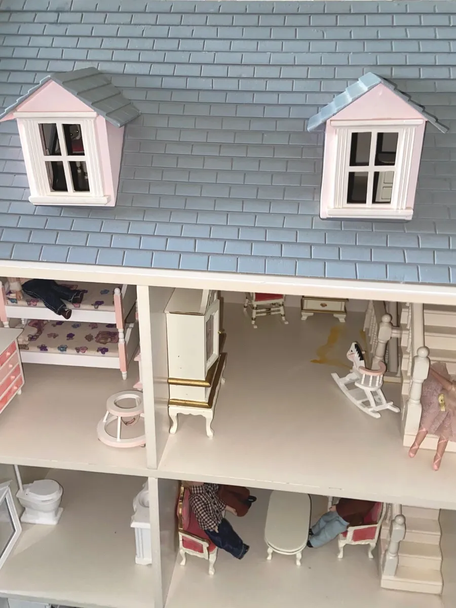 Doll house - Image 3