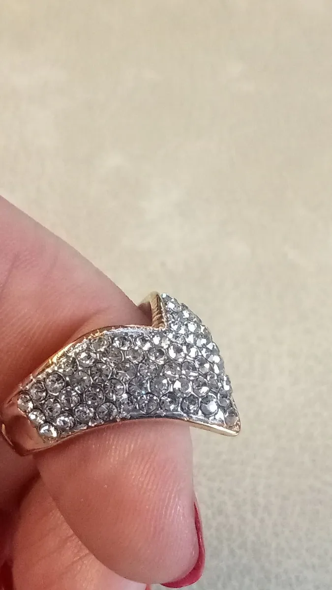 Beautiful Dress Ring - Image 4