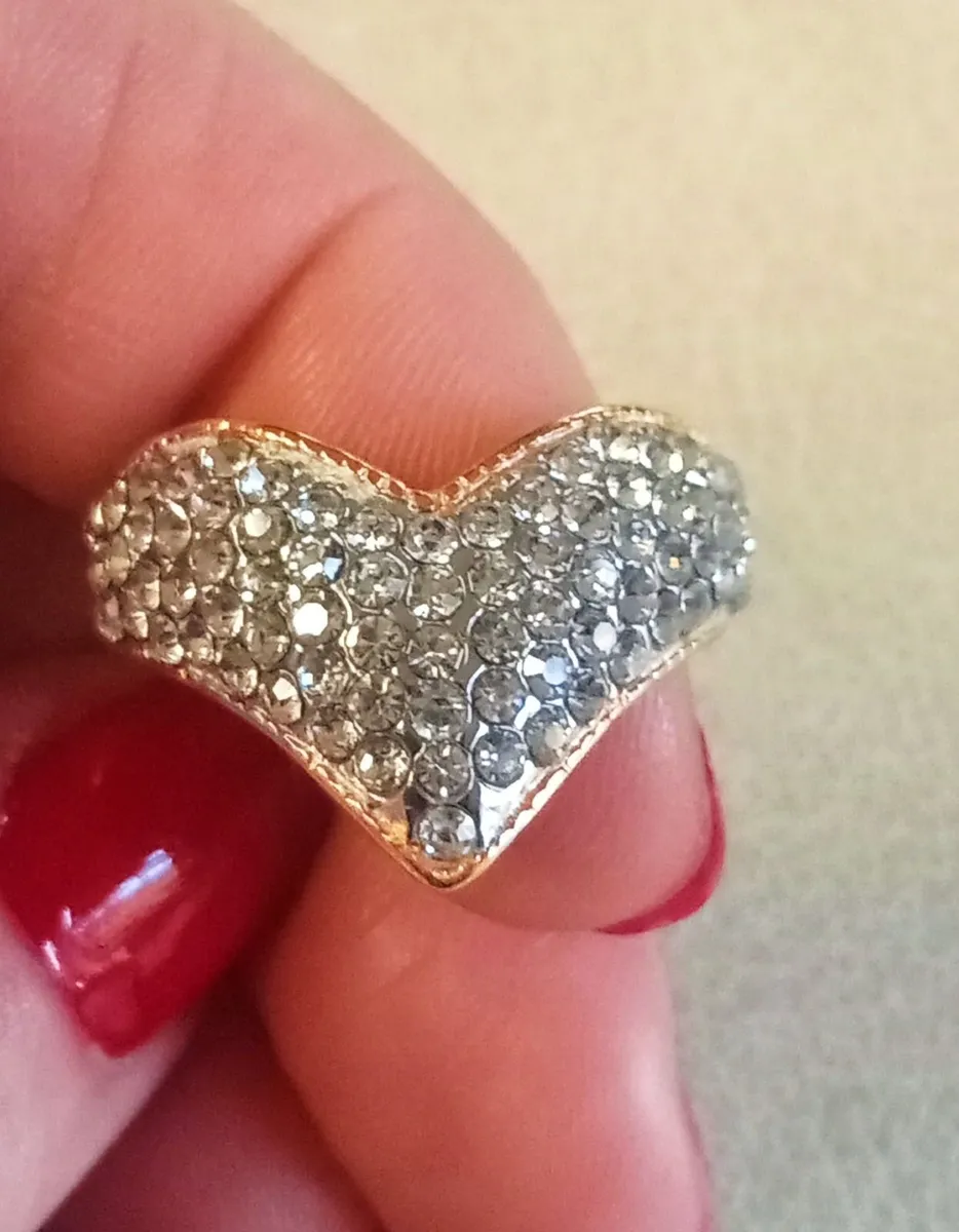 Beautiful Dress Ring - Image 1