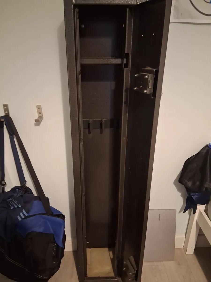 Gun cabinet - Image 2