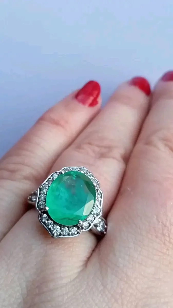 Beautiful Dress Ring - Image 2