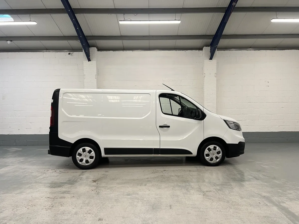 2023 Renault Trafic Panel Van - Image 1