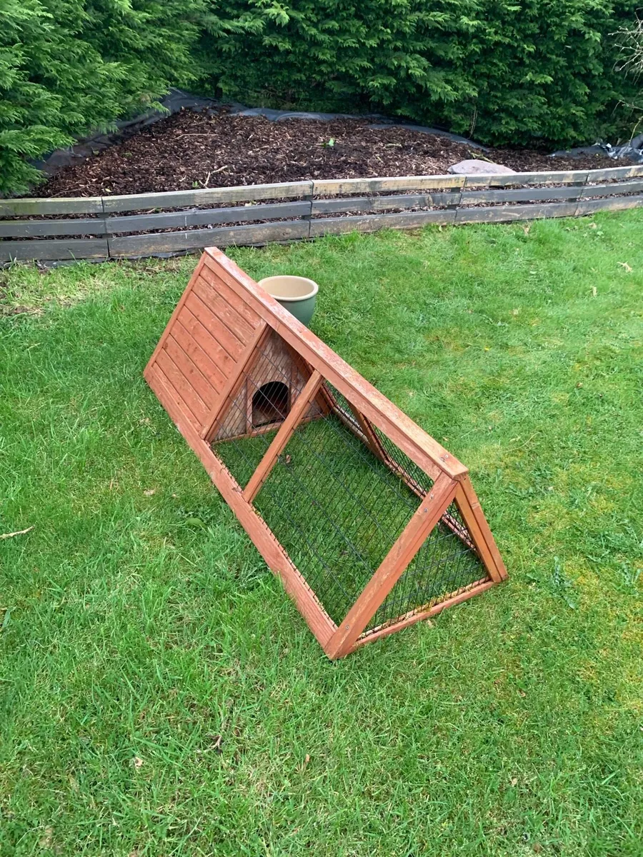 Rabbit hutch - Image 1
