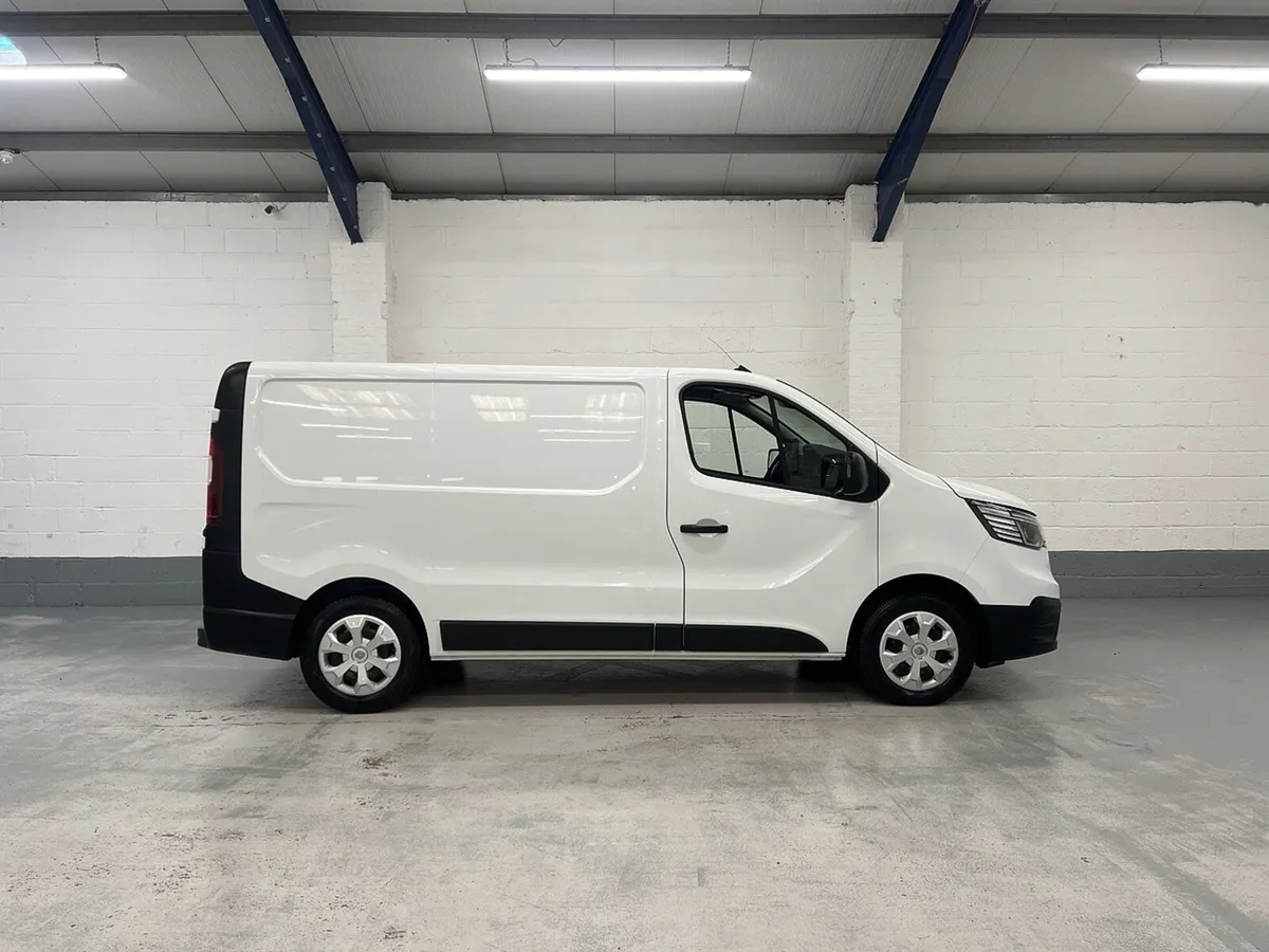 2023 Renault Trafic Panel Van - Image 1