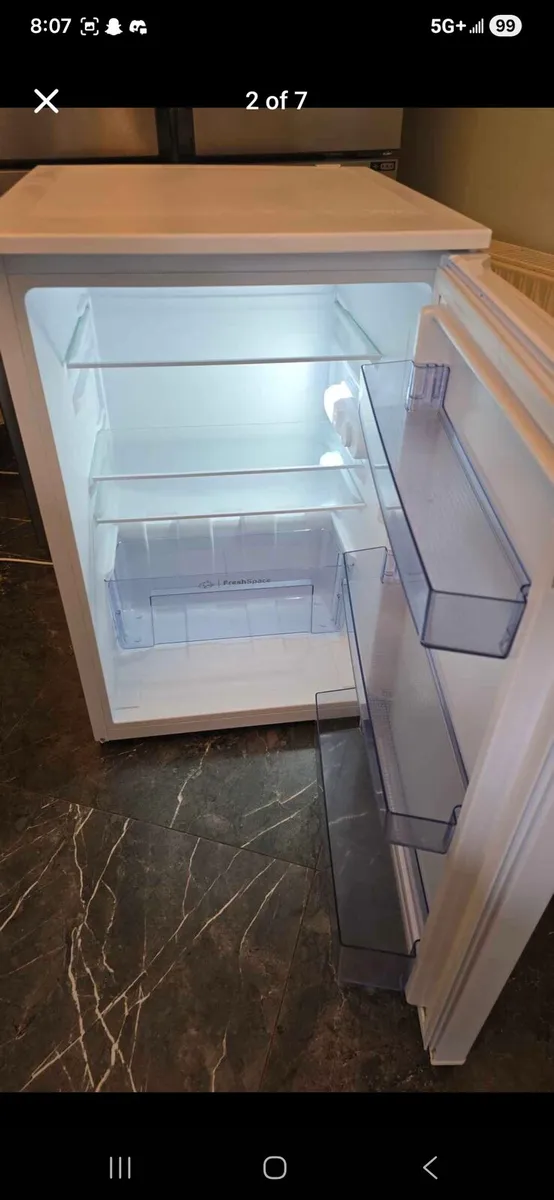 Indesit undercounter free standing larder fridge - Image 2