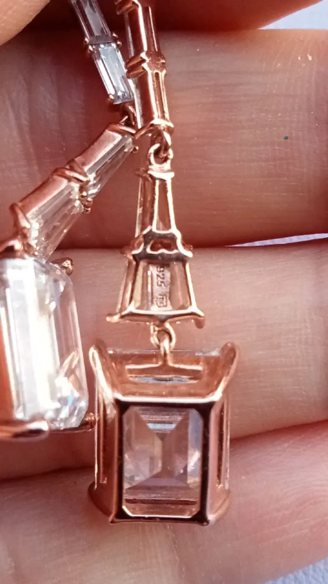 Beautiful Art Deco Earrings - Image 3