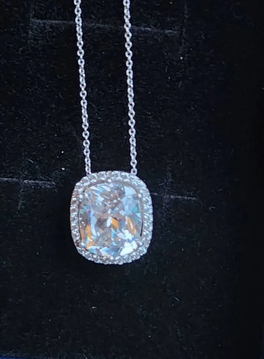 Beautiful Necklace - Image 3