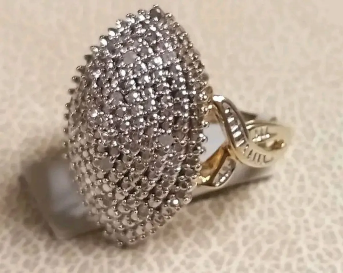 Beautiful Diamond Ring - Image 1