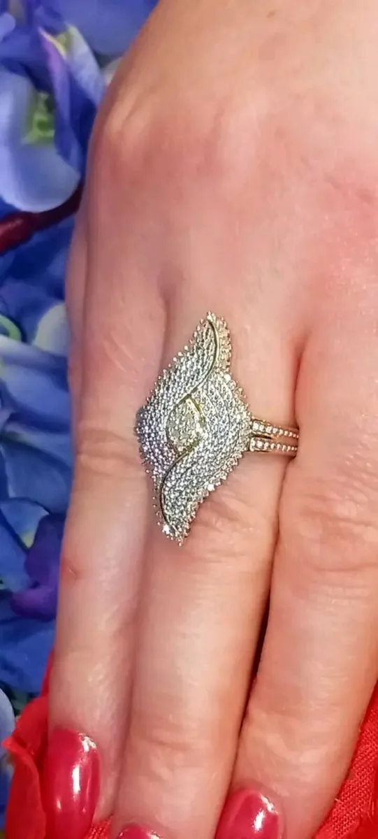 Beautiful Diamond Ring - Image 2