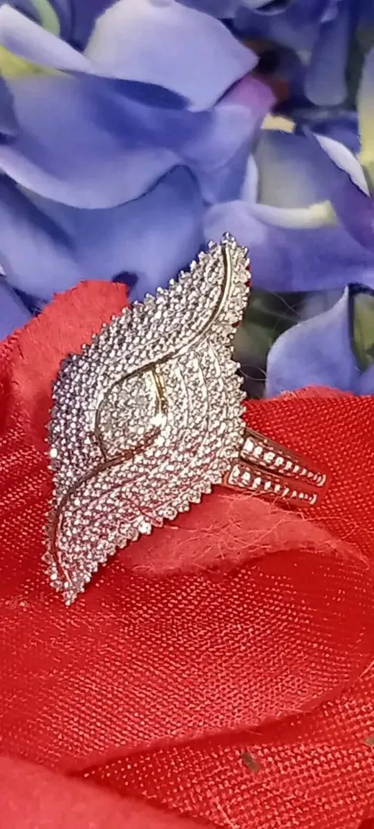 Beautiful Diamond Ring - Image 3