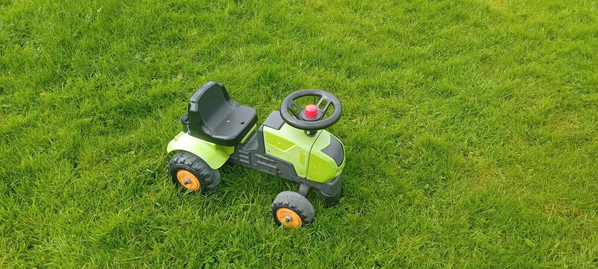 Toy tractor