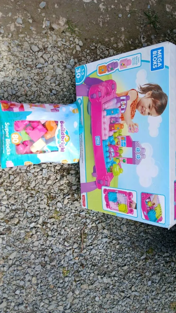 Mega Blocks Table &Blocks - Image 1