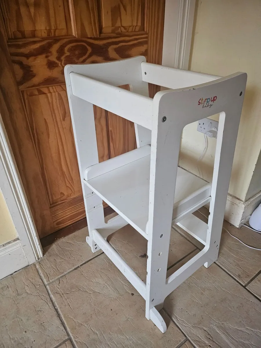 Toddler helper step - Image 1